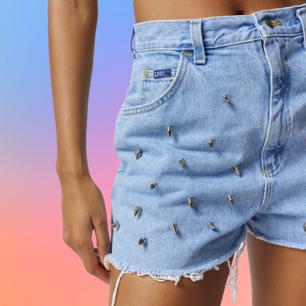 NWT 🔪 remade vintage LEE spike stud denim shorts by URBAN RENEWAL. XS